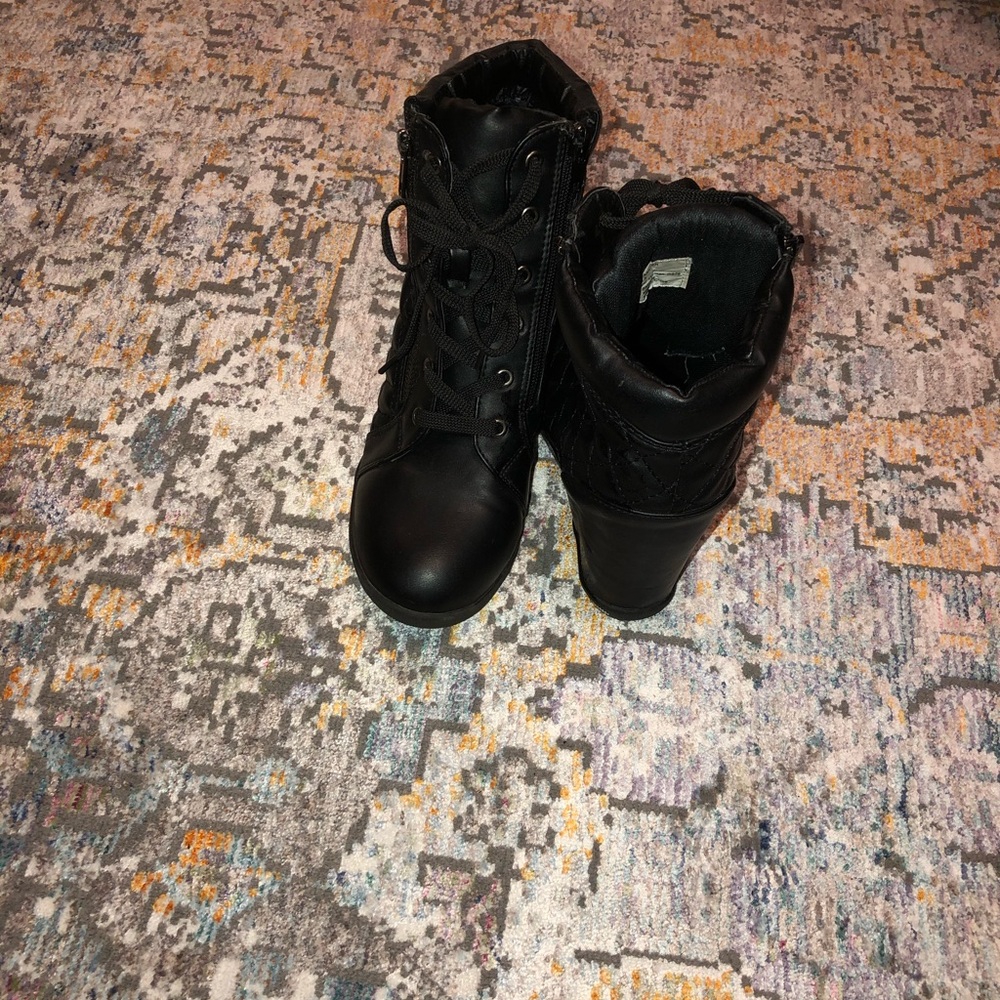 Wedge sneaker